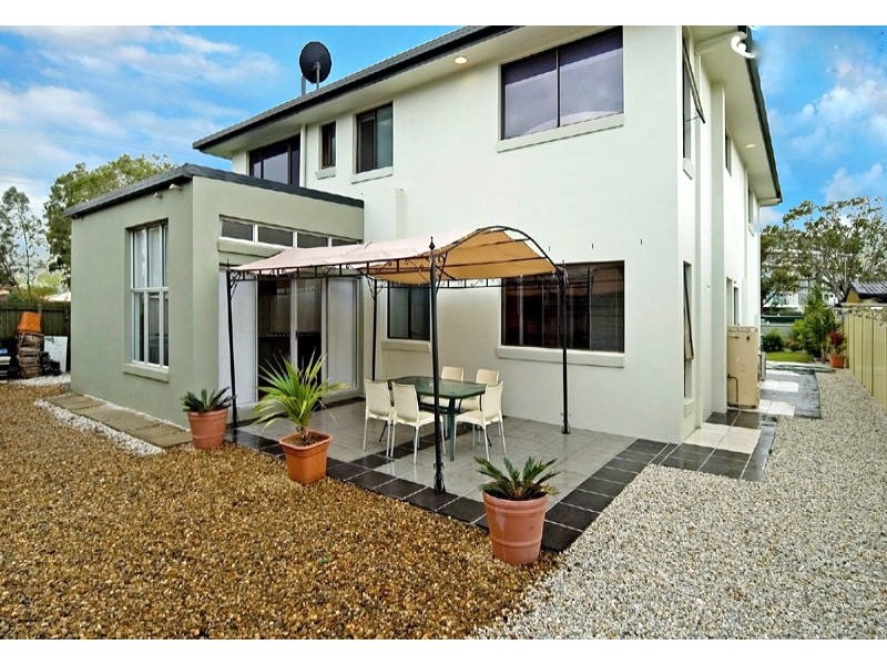 316 Bayview Street, Hollywell QLD 4216