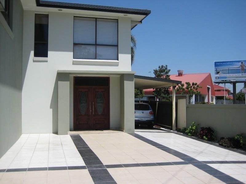 316 Bayview Street, Hollywell QLD 4216