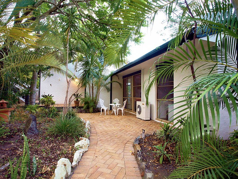 15 Surrey Court, Helensvale QLD 4212