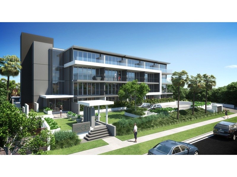 33 Madang Crescent, Runaway Bay QLD 4216