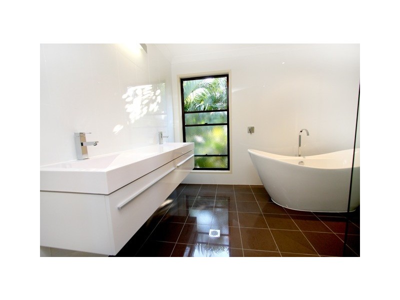 43 Broadwater Street, Runaway Bay QLD 4216