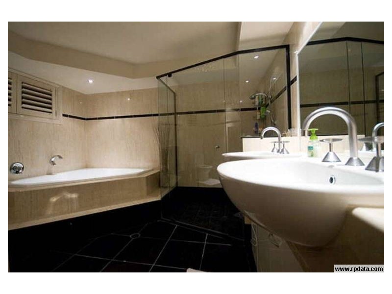 345 Bayview Street, Hollywell QLD 4216