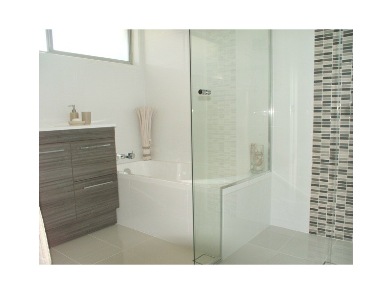 35 Clam Street, Runaway Bay QLD 4216