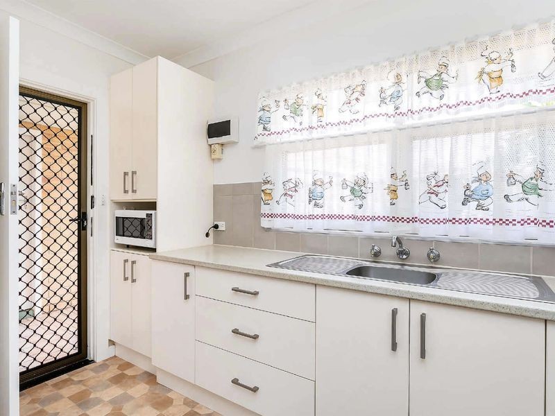 2/1 Giles Avenue, Glenelg SA 5045