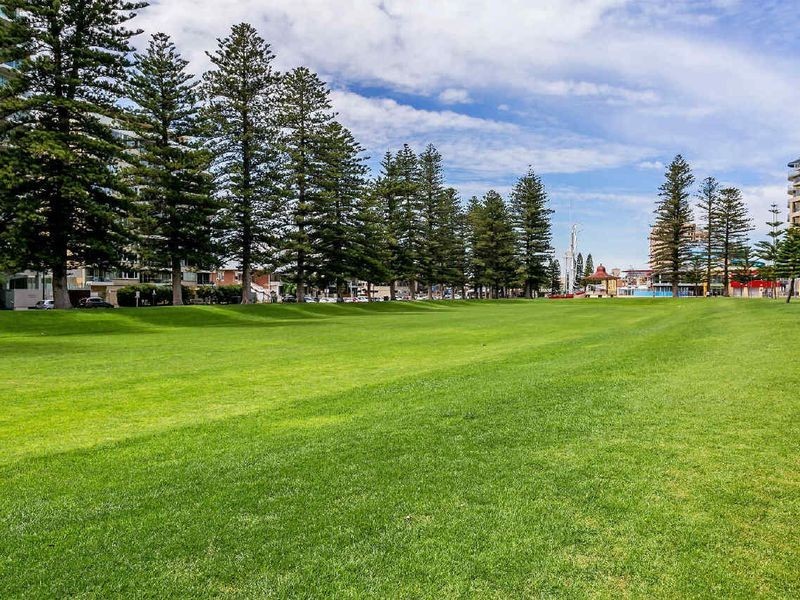 2/1 Giles Avenue, Glenelg SA 5045