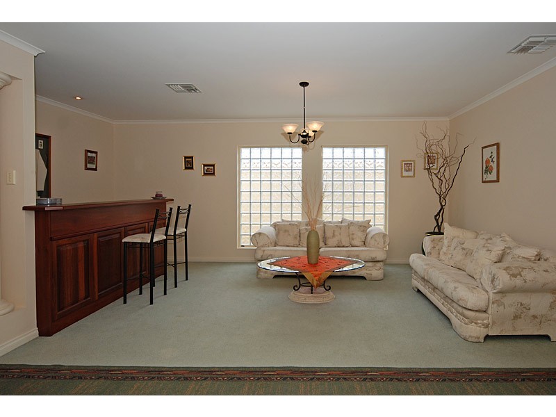 14 Mawson Close, Tennyson SA 5022