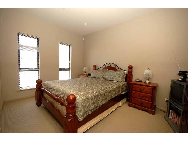 18 Cathedral Circuit, Mawson Lakes SA 5095