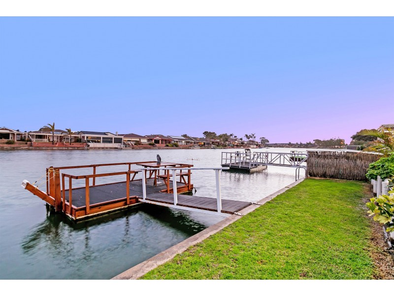 8/8 Hansen Court, West Lakes Shore SA 5020