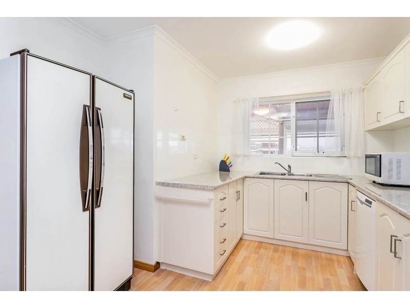 8/8 Hansen Court, West Lakes Shore SA 5020