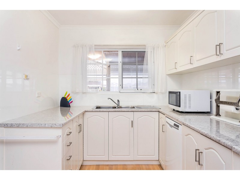 8/8 Hansen Court, West Lakes Shore SA 5020