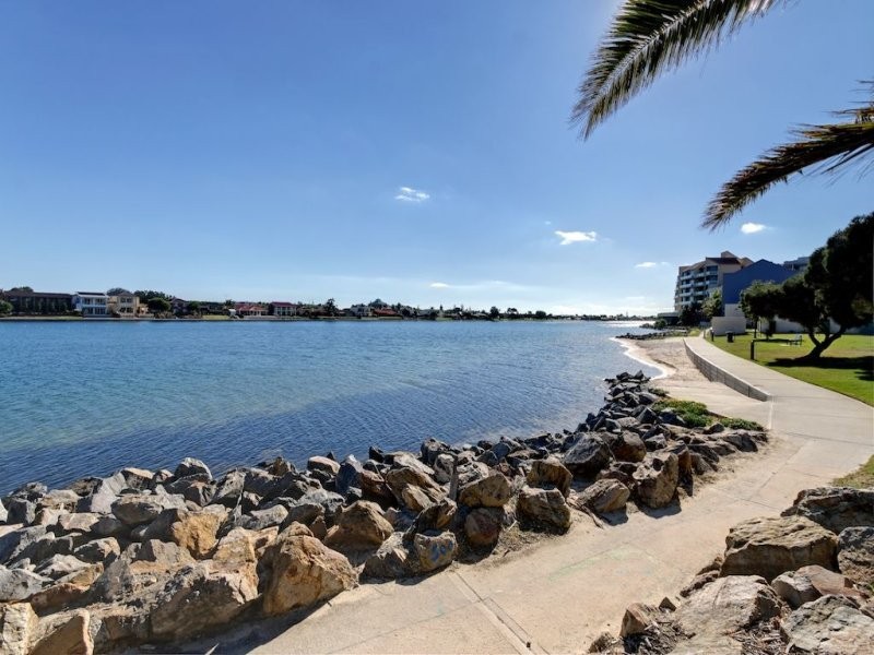 42 Lakeview Avenue, West Lakes SA 5021