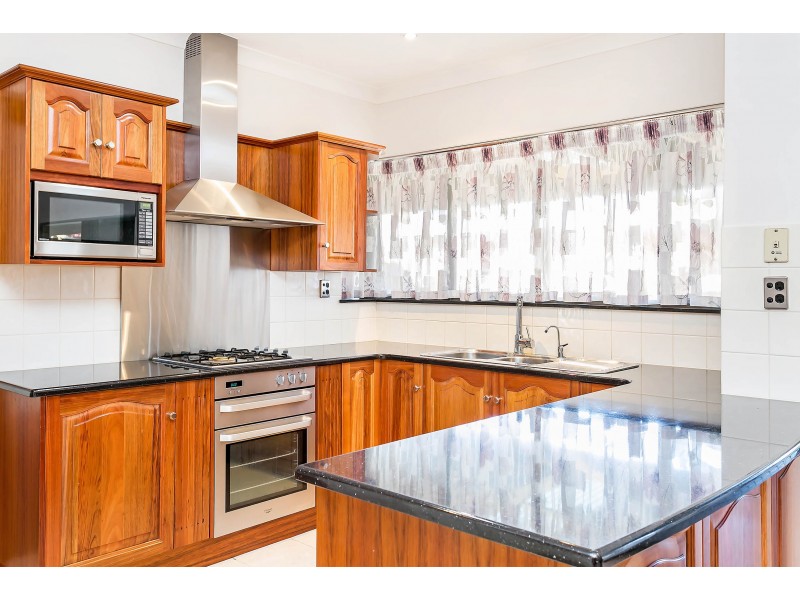 12 Sir John Marks Drive, West Lakes SA 5021