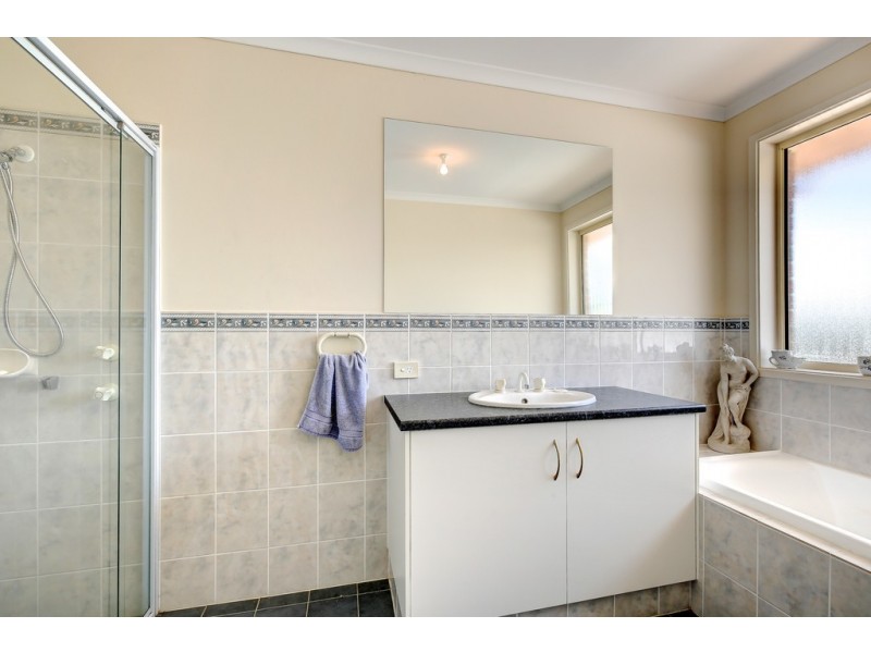 11 Klar Avenue, Darlington SA 5047