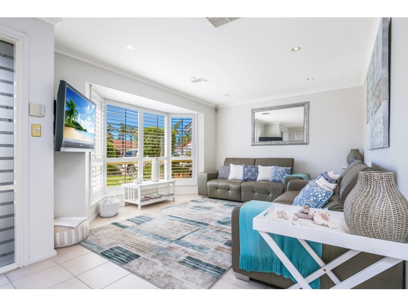 2 Endeavour Court, North Haven SA 5018