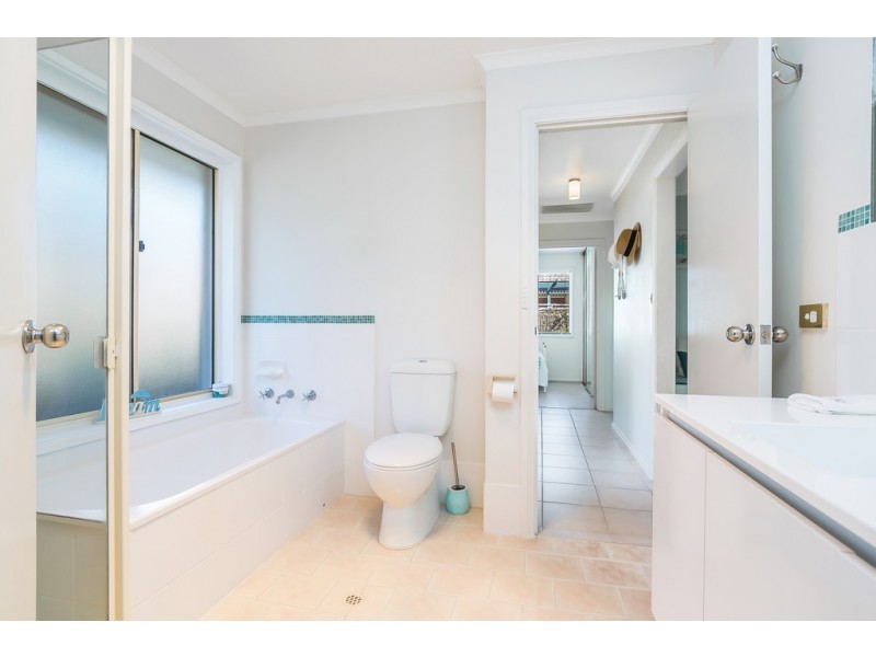 2 Endeavour Court, North Haven SA 5018