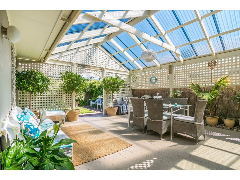 2 Endeavour Court, North Haven SA 5018