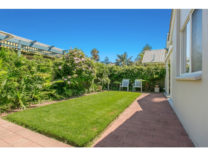 2 Endeavour Court, North Haven SA 5018