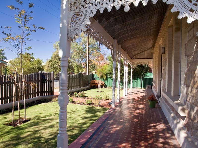 11 Roberts Street, Birkenhead SA 5015