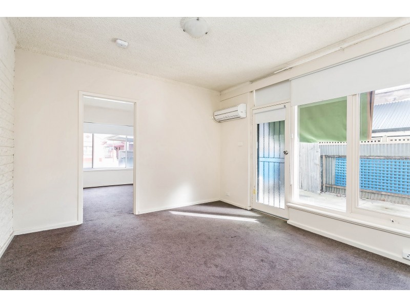 1/16 Russell Street East, Rosewater SA 5013