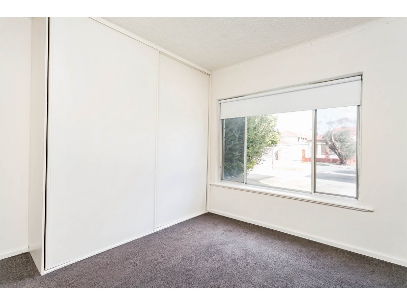 1/16 Russell Street East, Rosewater SA 5013