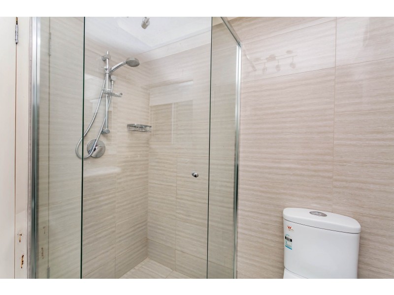 1/16 Russell Street East, Rosewater SA 5013