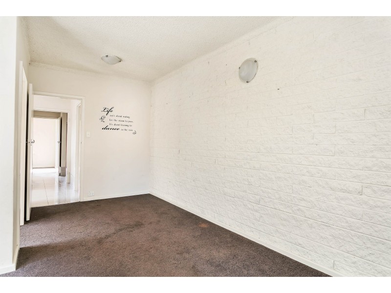 1/16 Russell Street East, Rosewater SA 5013