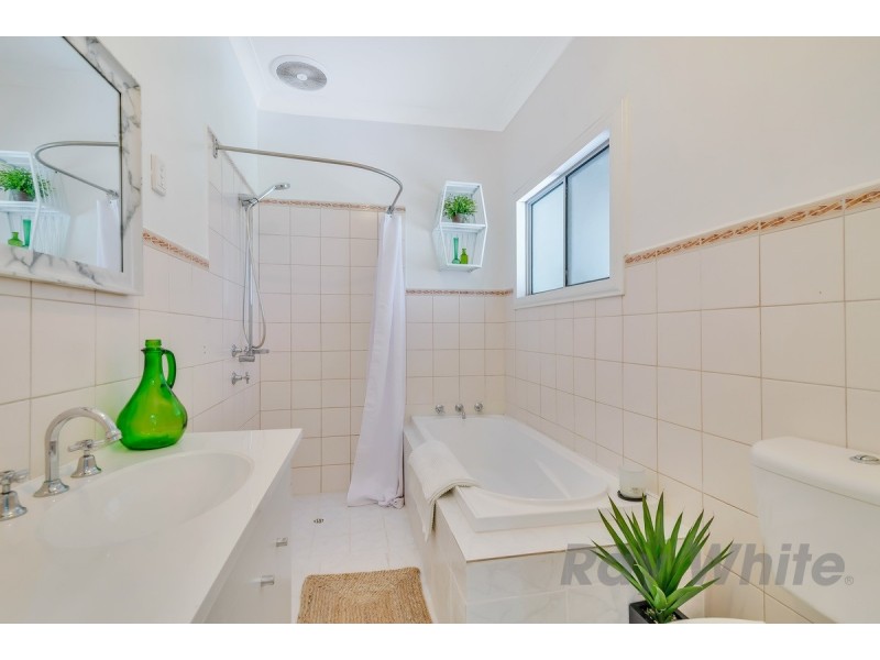 17 Nyora Cres, Taperoo SA 5017