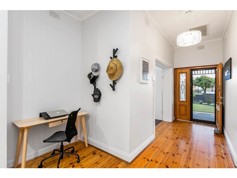 17 Balranald Avenue, Largs Bay SA 5016