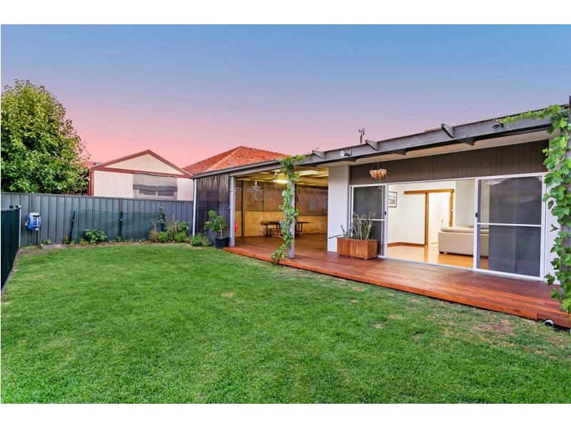 17 Balranald Avenue, Largs Bay SA 5016