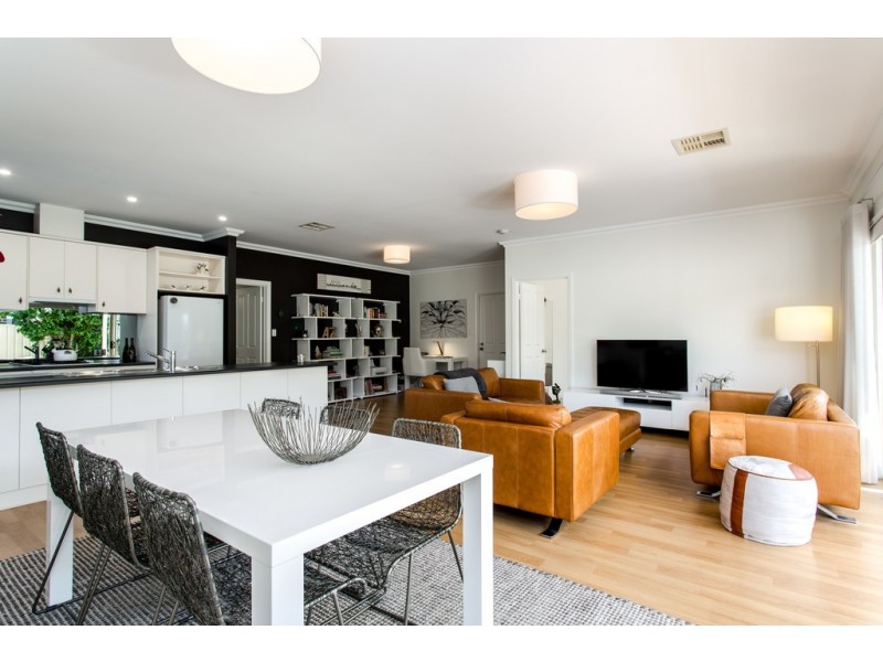 8 Russell Street, Ethelton SA 5015