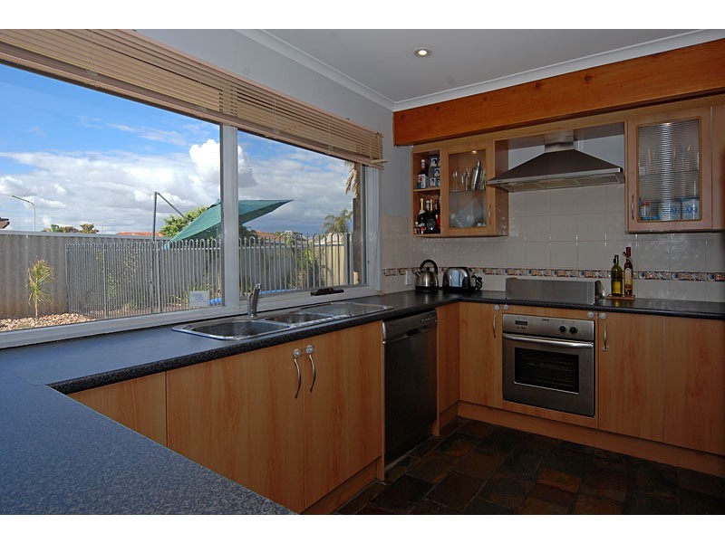 2 Woonda Crescent, North Haven SA 5018