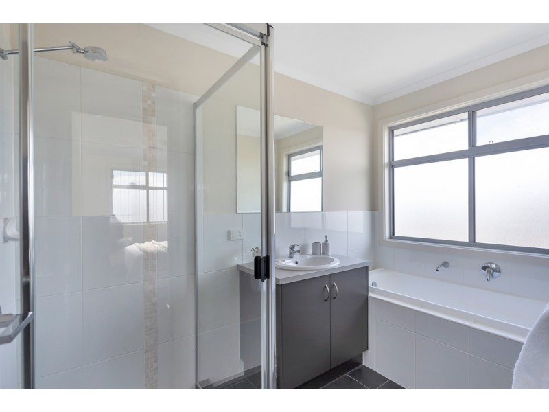 11 Kuranye Circuit, Largs North SA 5016