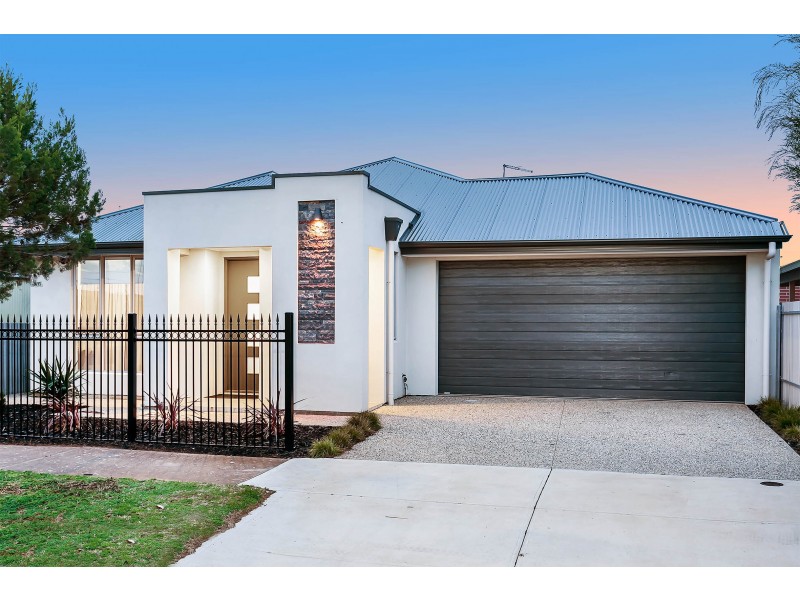 2 Hull Street, Taperoo SA 5017