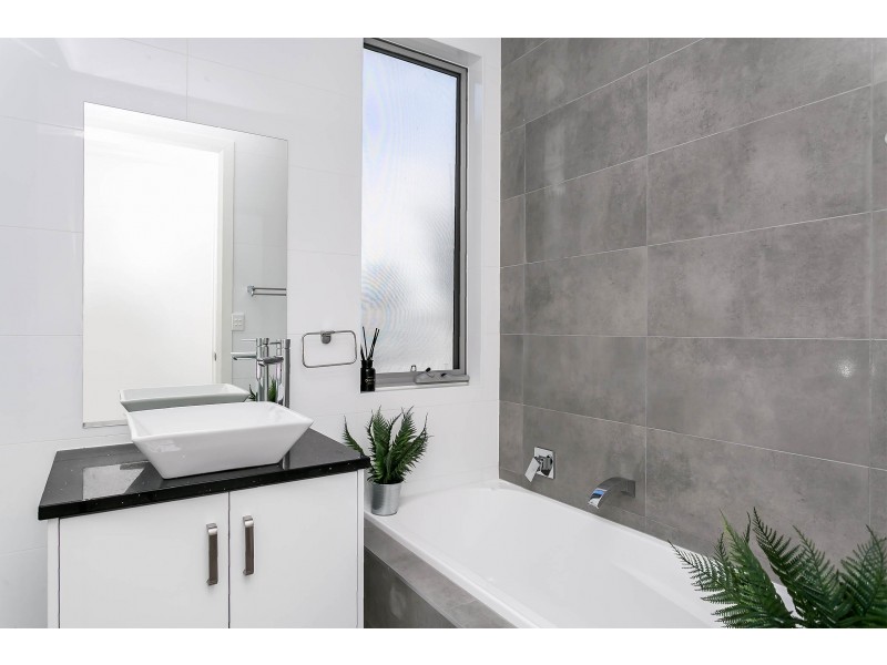 2 Hull Street, Taperoo SA 5017