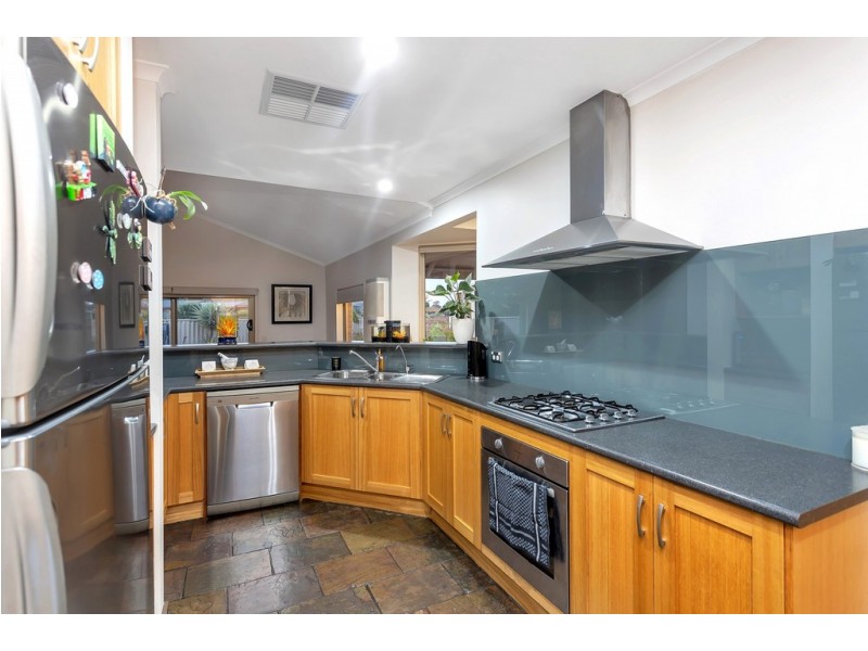 17 Gordon Luxton Drive, North Haven SA 5018