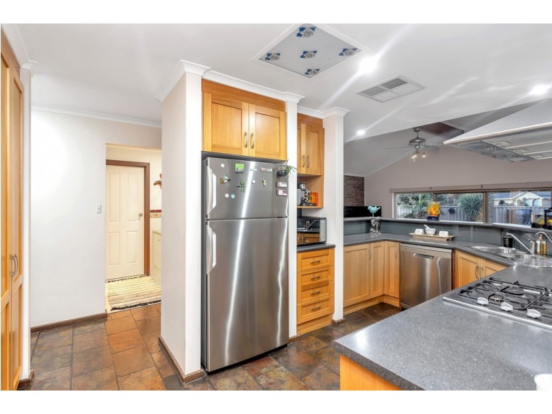 17 Gordon Luxton Drive, North Haven SA 5018