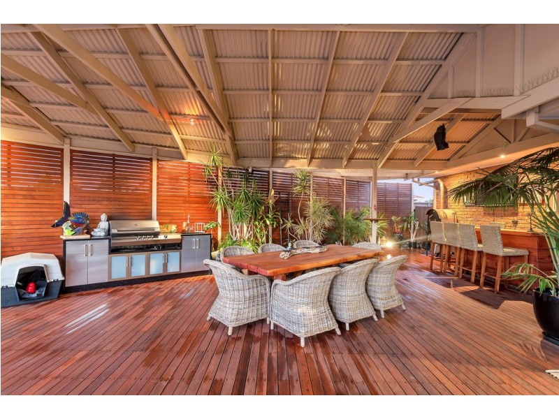 17 Gordon Luxton Drive, North Haven SA 5018