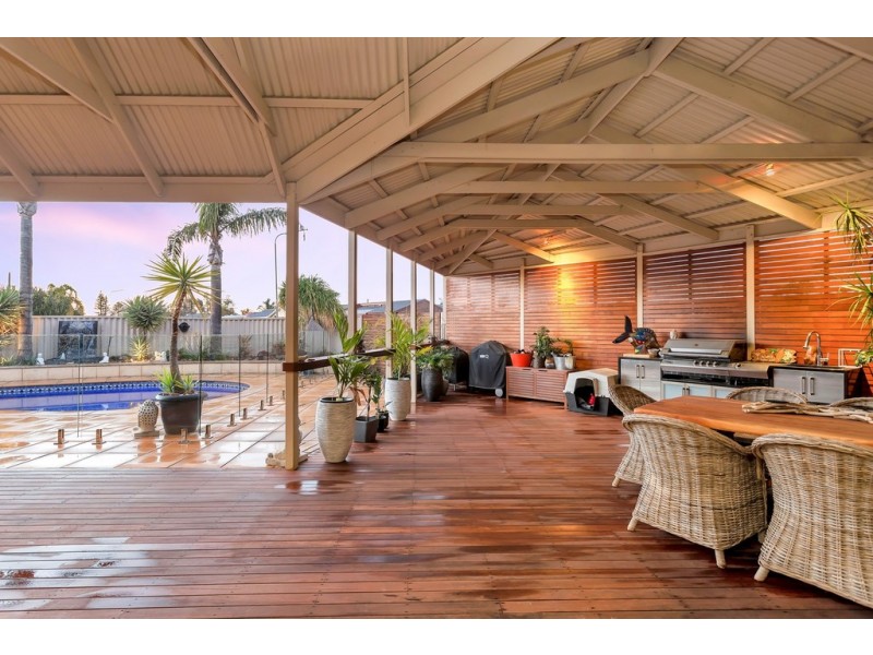 17 Gordon Luxton Drive, North Haven SA 5018