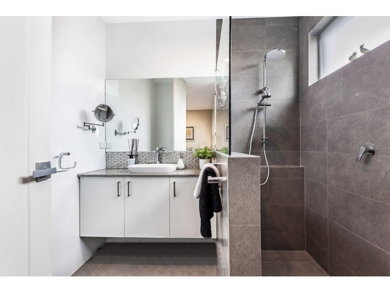 9A Hawkesbury Way, West Lakes Shore SA 5020