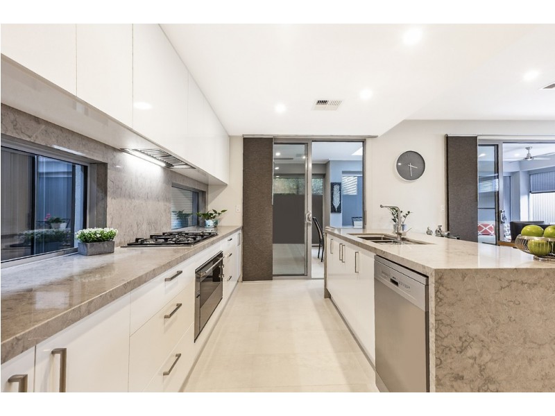 9A Hawkesbury Way, West Lakes Shore SA 5020