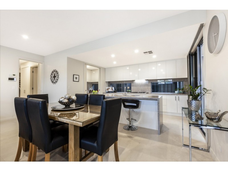 9A Hawkesbury Way, West Lakes Shore SA 5020