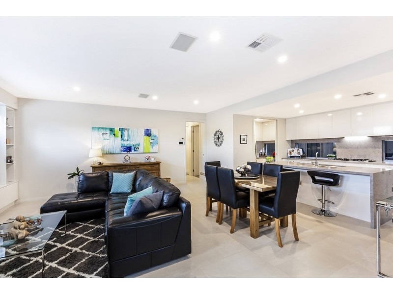 9A Hawkesbury Way, West Lakes Shore SA 5020
