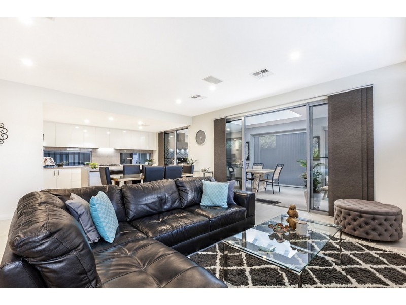 9A Hawkesbury Way, West Lakes Shore SA 5020
