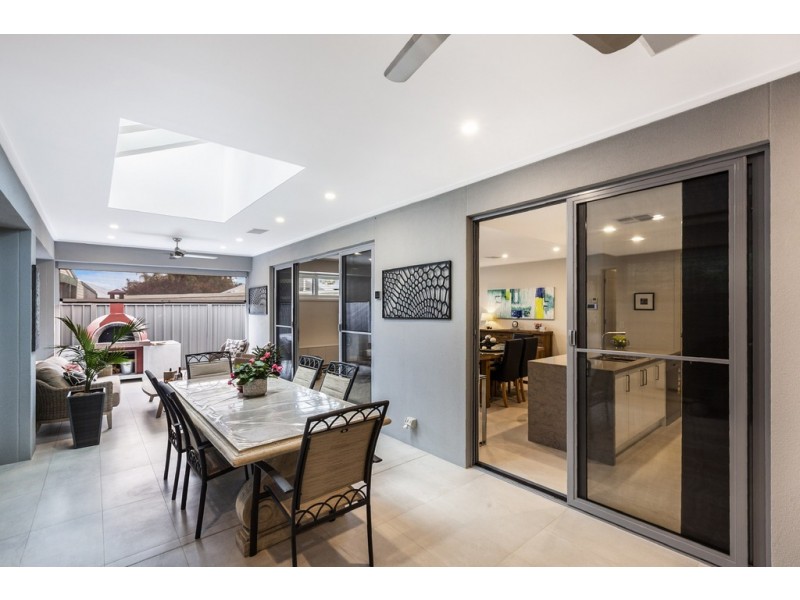 9A Hawkesbury Way, West Lakes Shore SA 5020