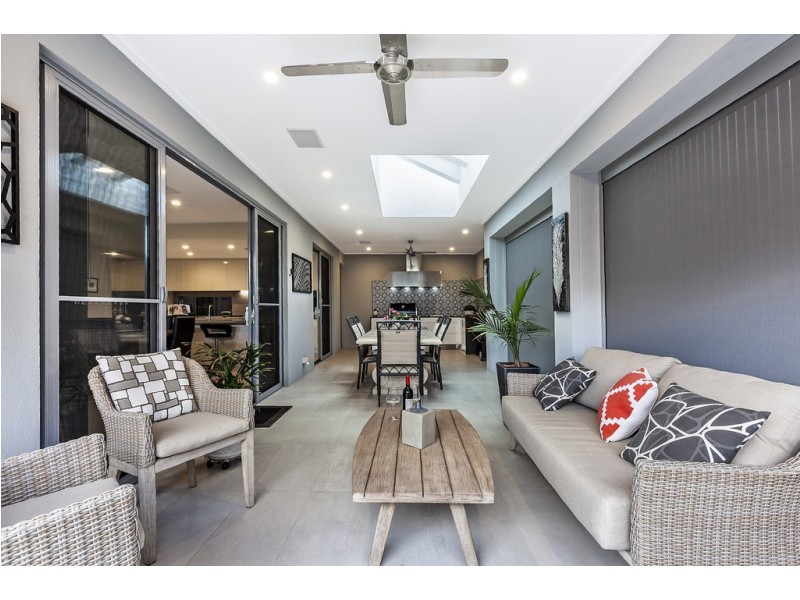 9A Hawkesbury Way, West Lakes Shore SA 5020
