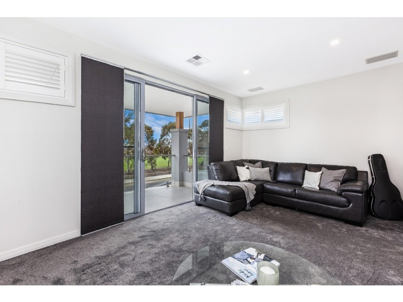 9A Hawkesbury Way, West Lakes Shore SA 5020