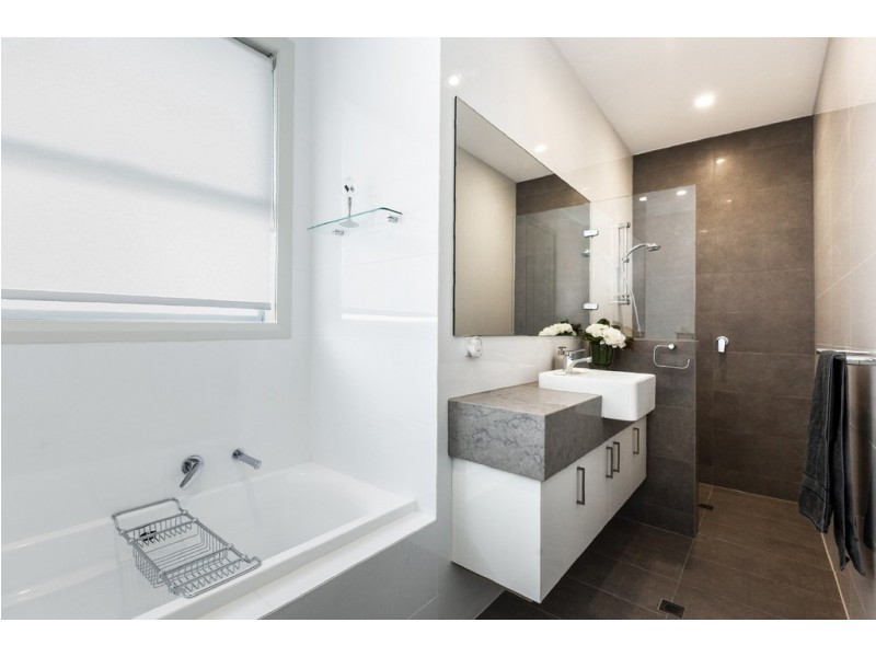 9A Hawkesbury Way, West Lakes Shore SA 5020