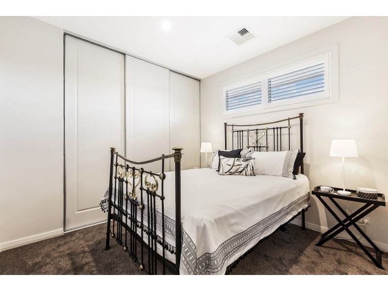 9A Hawkesbury Way, West Lakes Shore SA 5020
