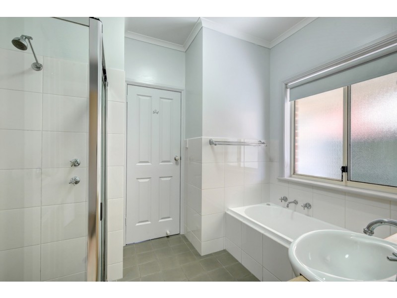 22 Chapman Court, Mawson Lakes SA 5095