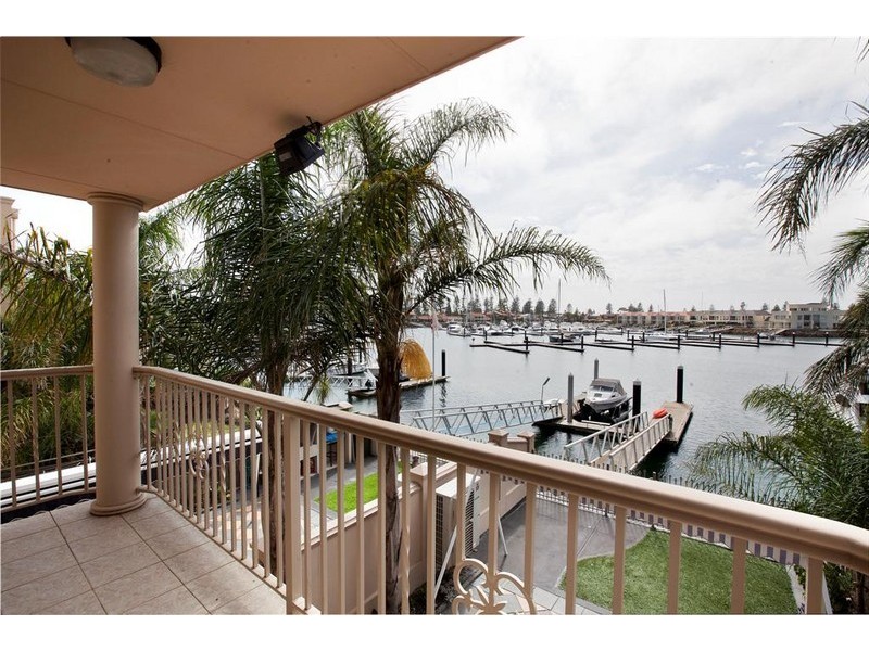 17A Gulf Point Drive, North Haven SA 5018